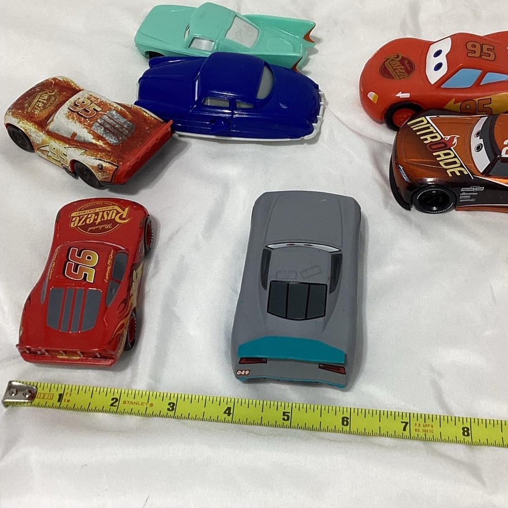 Disney Cars Movie Cars Lot of 7 Toys Larger Versions Pull Go Lightning McQueen - Picture 8 of 9